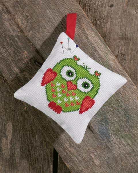 Embroidery Kit Pin Cushion Green Owl 12 x 12 cm / 4.72 x 4.72 in