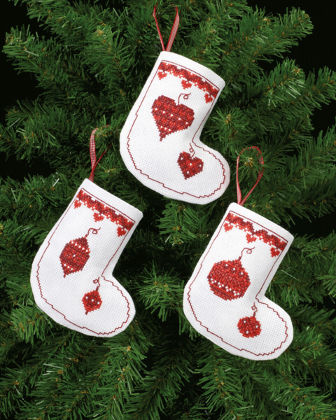 Embroidery Kit Christmas ornaments hearts & balls 11 x 12 cm / 4.33 x 4.72 in