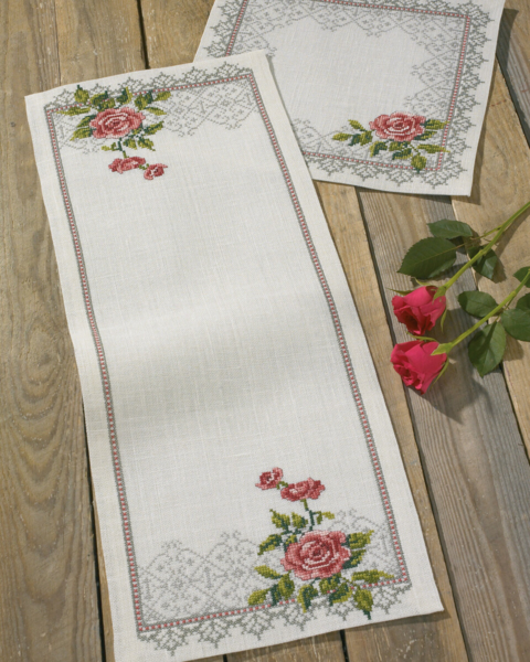 Embroidery Kit Camellia 28 x 72 cm / 11.02 x 28.35 in