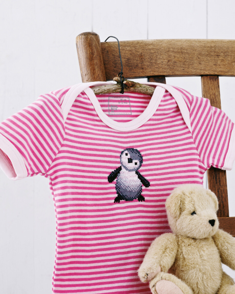 Embroidery Kit Penguin 7 x 9 cm / 2.76 x 3.54 in