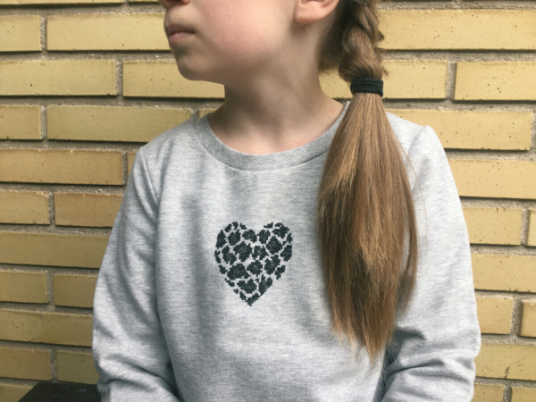 Embroidery Kit Heart 7 x 9 cm / 2.76 x 3.54 in