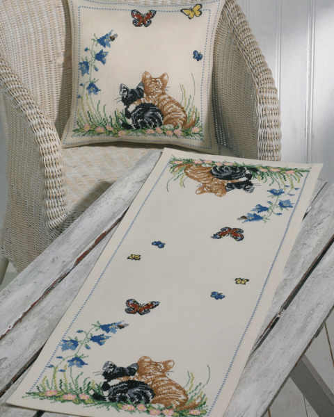 Embroidery Kit Cat Friends 40 x 40 cm / 16 x 16 in