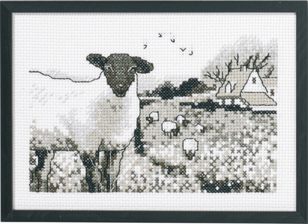 Embroidery Kit Sheep in the Field 20 x 29 cm / 8 x 11 in