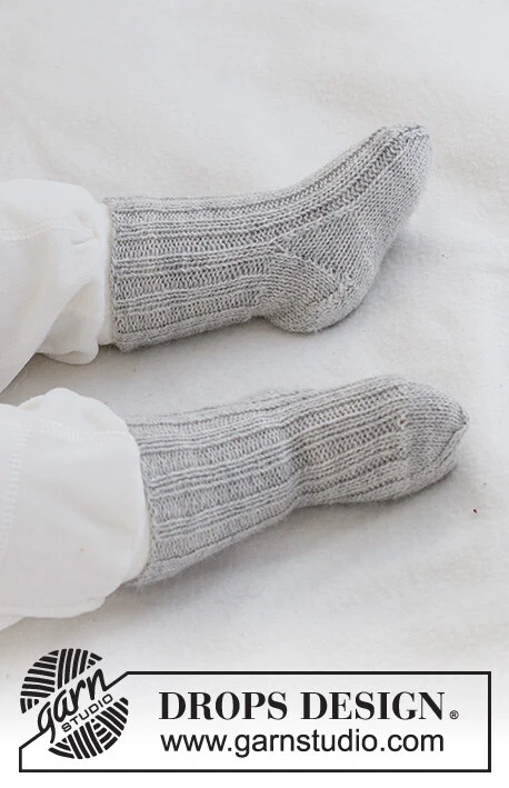 Baby 42-10 Little Pearl Socks by DROPS Design — 2