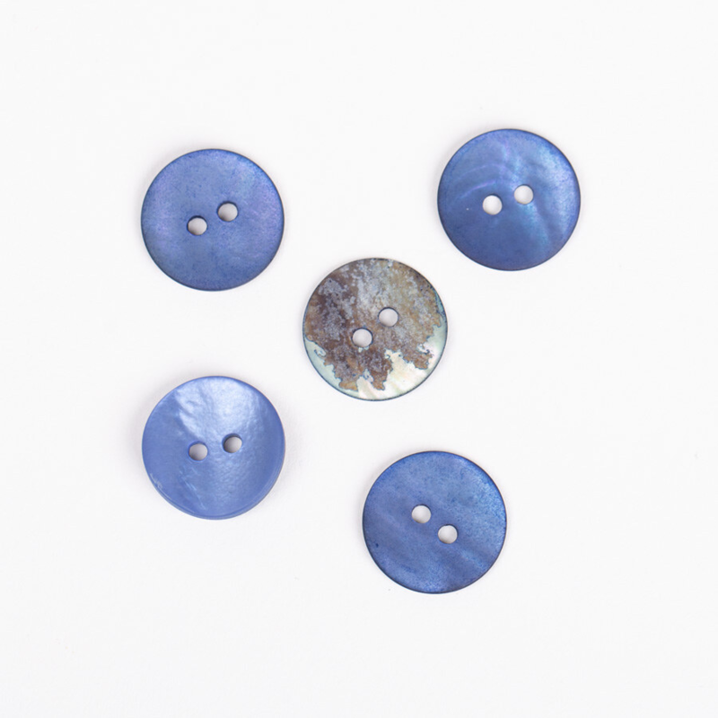 DROPS Round blue 15 mm (no. 621)