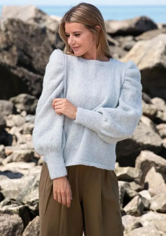 1816 Sweater with gathered top sleeve shaping