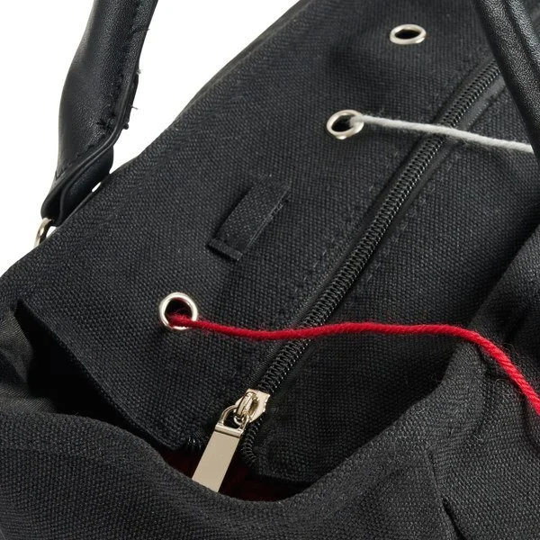 Shoulder bag with zipper pocket, black