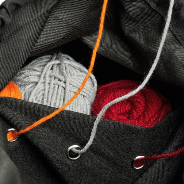 Yarn bag with shoulder strap, black