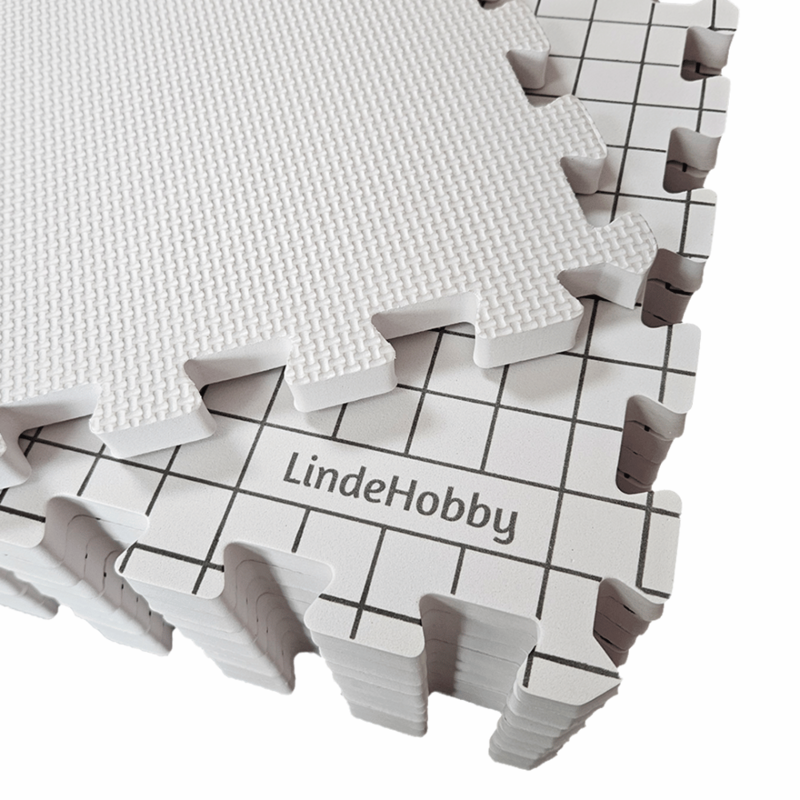 LindeHobby Blocking Mats in Felted Bag with 100 T-Pins, White