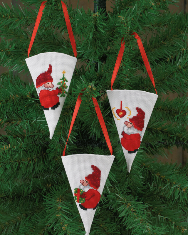 Embroidery Kit Gnomes x 3 7 x 10 cm / 2.76 x 3.94 in