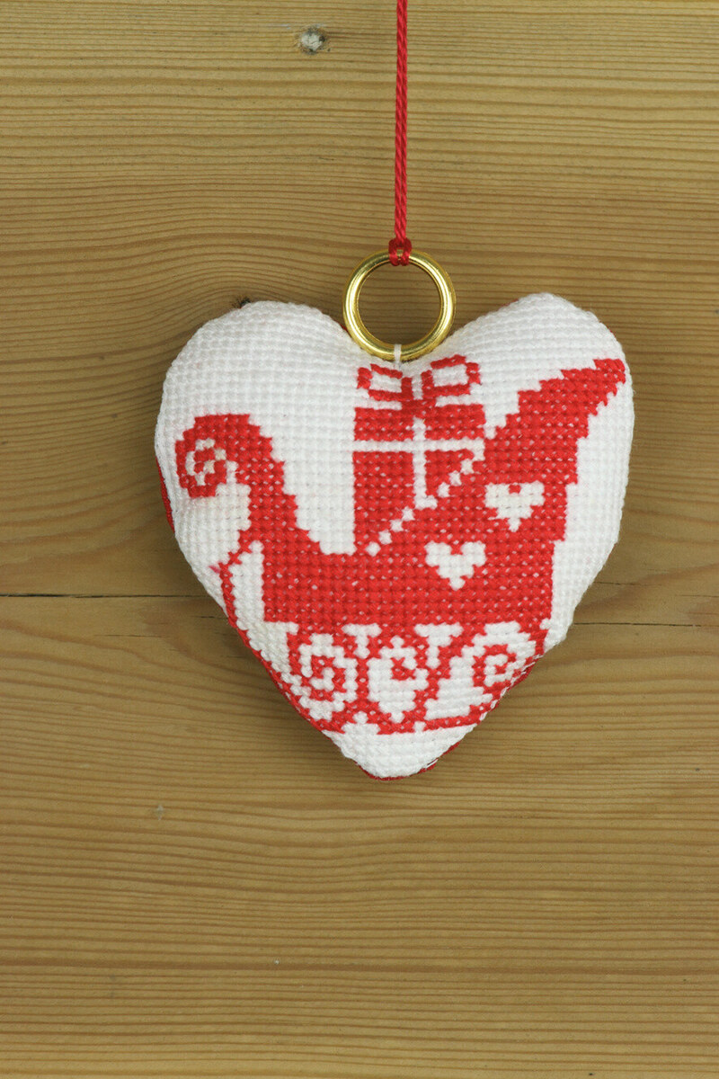 Embroidery Kit Red sled 8 x 8 cm / 3.15 x 3.15 in