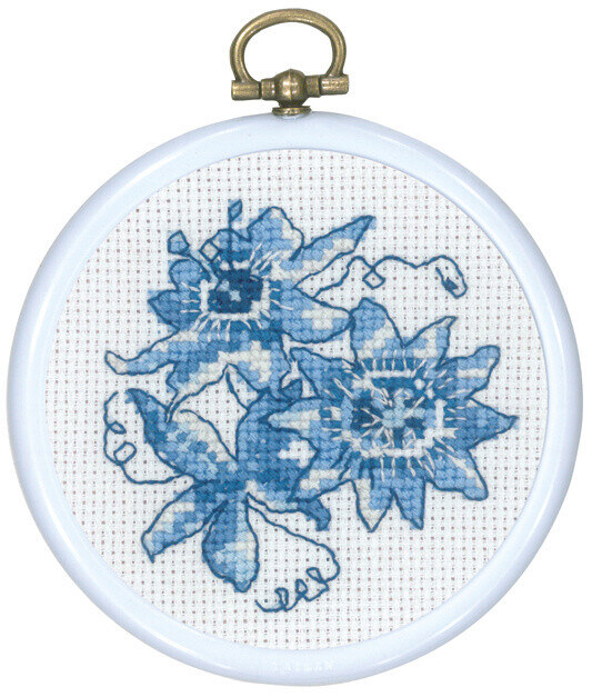 Embroidery Kit Blue passionflower 8 cm / 3 in dia.