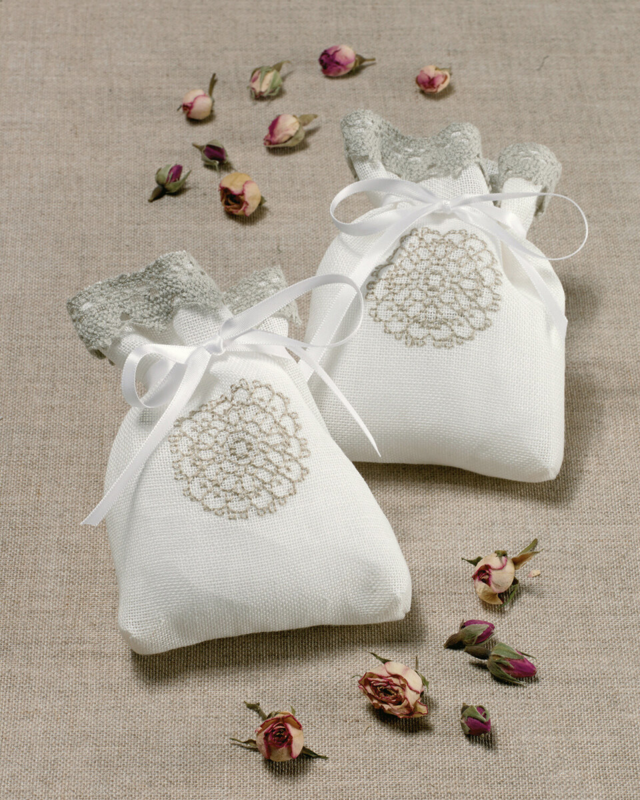 Embroidery Kit Scent Bags Circle 2 pcs 12 x 15 cm / 4.72 x 5.91 in