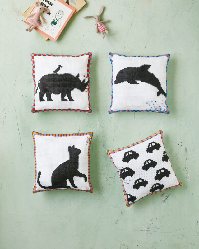 Embroidery Kit Dolphin 27 x 27 cm / 11 x 11 in