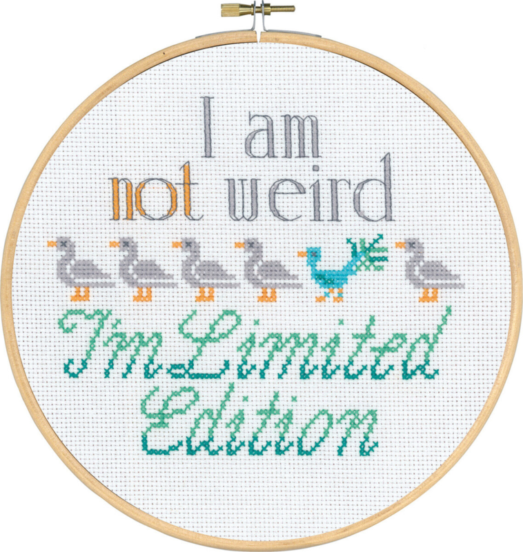Embroidery Kit I'm not weird M5810/22 20 cm / 7.87 in dia.