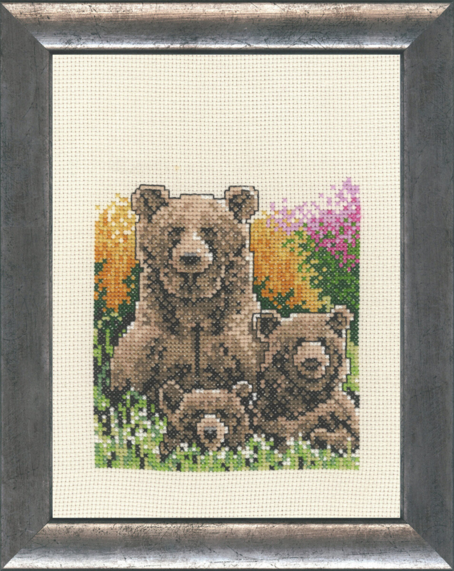Embroidery Kit Bear with Cubs R5300/00 16 x 21 cm / 6.3 x 8.27 in