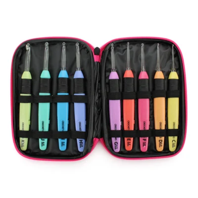 Rechargeable crochet hook set with light