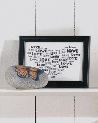 Embroidery Kit Love in Heart 14 x 9 cm / 5.51 x 3.54 in